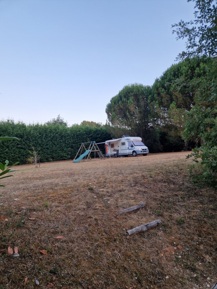 Aire camping-car � Marsaneix (24750) - Photo 4